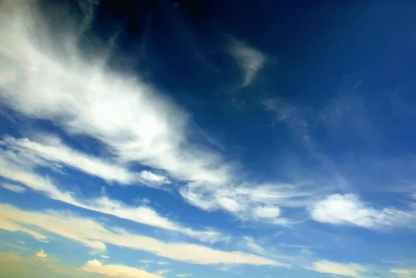 Bianco Soffice Nuvole Uno Sfondo Cielo Blu — Foto Stock