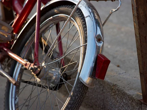 Detalhe Uma Bicicleta Pequena Velha — Fotografia de Stock