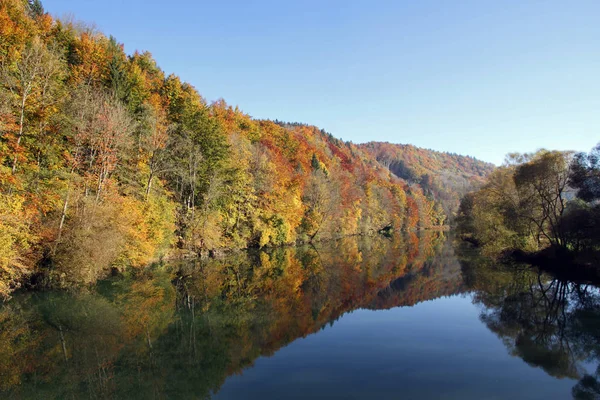 Jesień Nad Rzeką — Zdjęcie stockowe