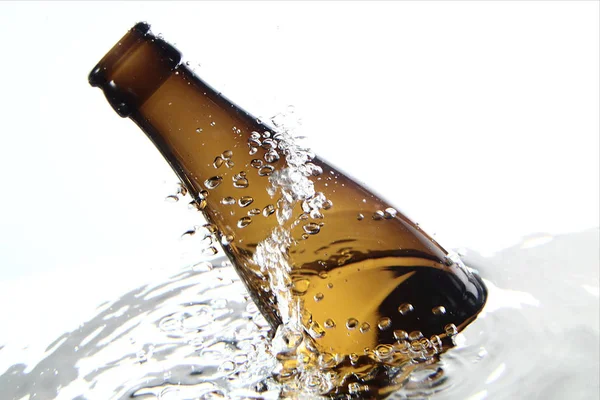 Butelka Piwa Lodem — Zdjęcie stockowe