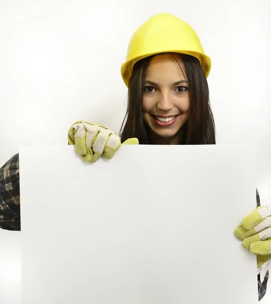 Brünette Junge Frau Mit Arbeitskleidung Und Schutzhelm Mit Schild — Stockfoto