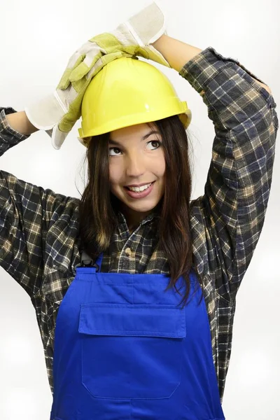 Jovem Morena Com Roupas Trabalho Capacete Protetor — Fotografia de Stock