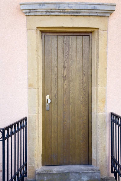 Vew Modern Wooden Door Old Facade City Luxembourg Luxembourg Summer — стоковое фото
