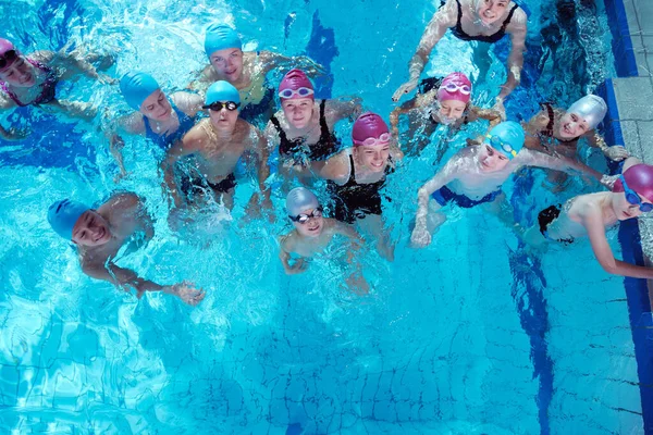 Niños Felices Grupo Niños Clase Piscina Aprender Nadar —  Fotos de Stock