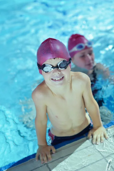 Niños Felices Grupo Niños Clase Piscina Aprender Nadar —  Fotos de Stock