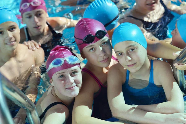 Niños Felices Grupo Niños Clase Piscina Aprender Nadar —  Fotos de Stock