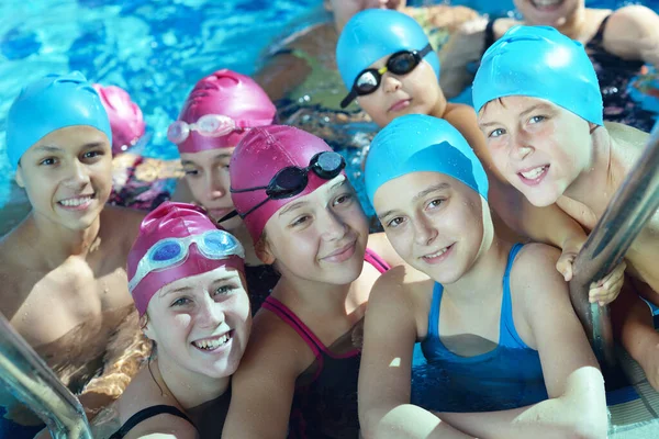 Niños Felices Grupo Niños Clase Piscina Aprender Nadar —  Fotos de Stock