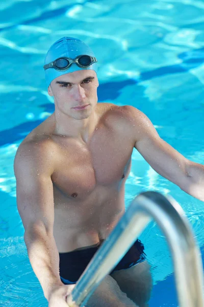 Feliz Nadador Muscular Con Gafas Gorra Piscina Representan Salud Concepto — Foto de Stock