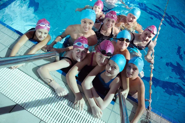 Skupina Děti Šťastné Děti Bazénu Třídy Učil Jsem Plavat — Stock fotografie