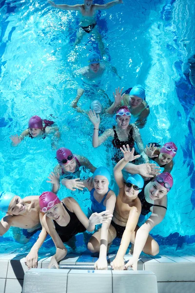 Niños Felices Grupo Niños Clase Piscina Aprender Nadar —  Fotos de Stock