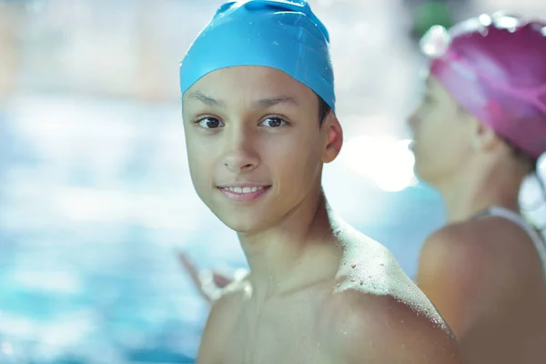 Happy Chid Haben Spaß Schwimmbad — Stockfoto