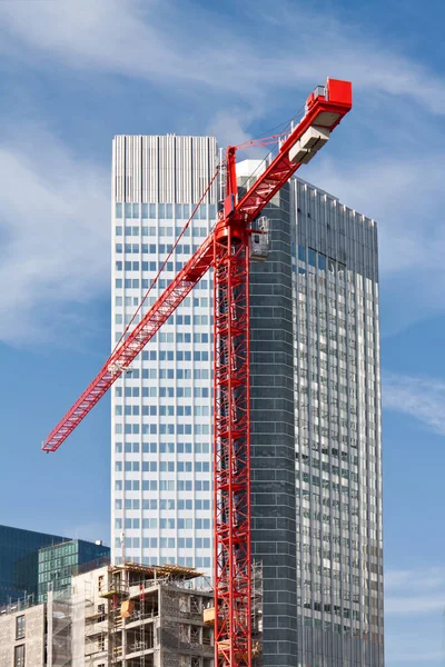 Guindaste Construção Frente Edifício Edifício Alto — Fotografia de Stock