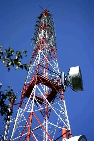 Tour Télécommunication Avec Ciel Bleu — Photo