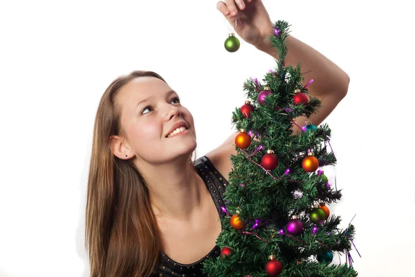 Kadın Bir Noel Ağacı Süslüyor Telifsiz Stok Imajlar