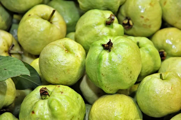 Fresh Guava Fruit Market Stall — Stock Photo, Image