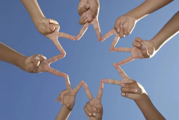 Manos Juntas Contra Cielo — Foto de Stock