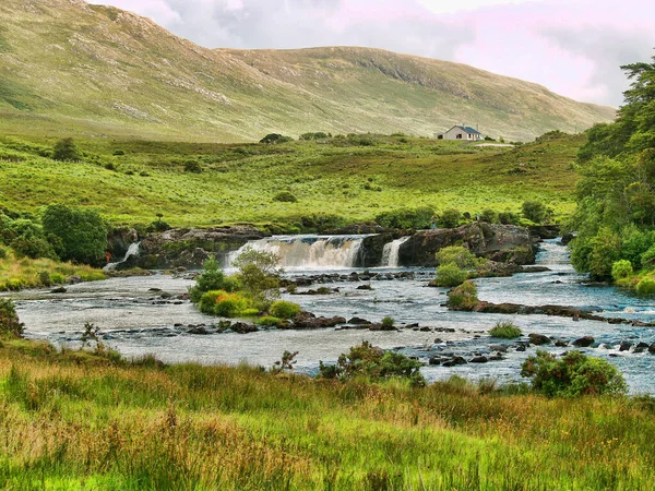 Diese Wasserfälle Befinden Sich Der Nähe Des Dorfes Leenane Connemara — Stockfoto