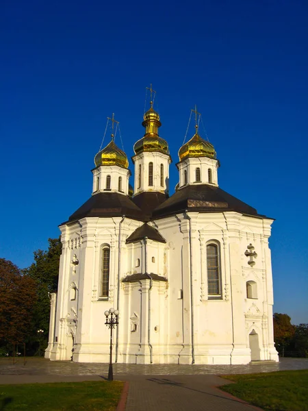 Bela Igreja Cristã Fundo Céu Azul — Fotografia de Stock