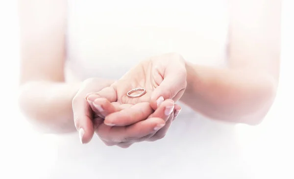 Bride Hold Classic Wedding Ring Selective Focus Image — Stock Photo, Image