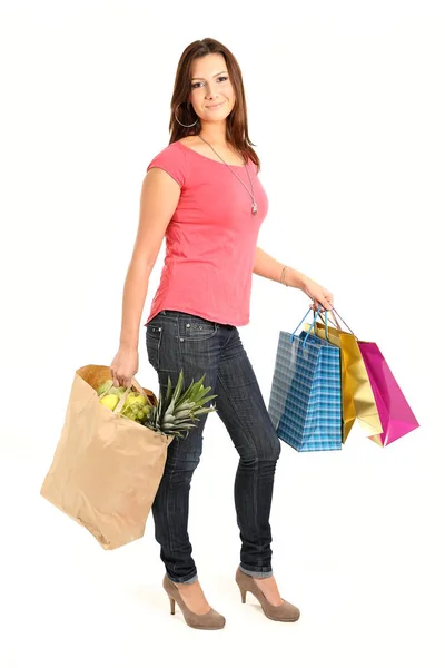 食料品の買い物袋との幸せな女 — ストック写真
