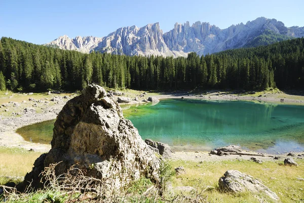 Danau Karersee Lago Carezza Dolomites Italia — Stok Foto