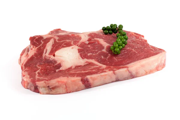 Costela Olho Bife Suculento Carne Crua Contra Fundo Branco — Fotografia de Stock