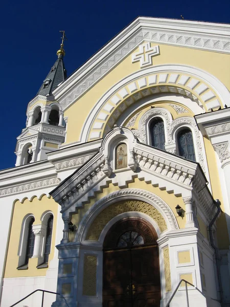 Bela Igreja Contexto Céu Azul — Fotografia de Stock