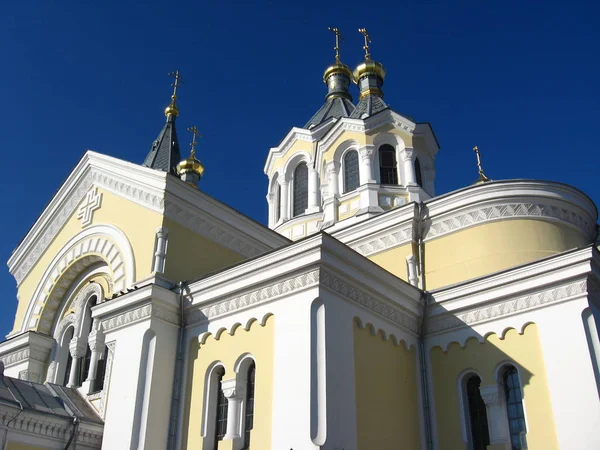 Bela Igreja Contexto Céu Azul — Fotografia de Stock