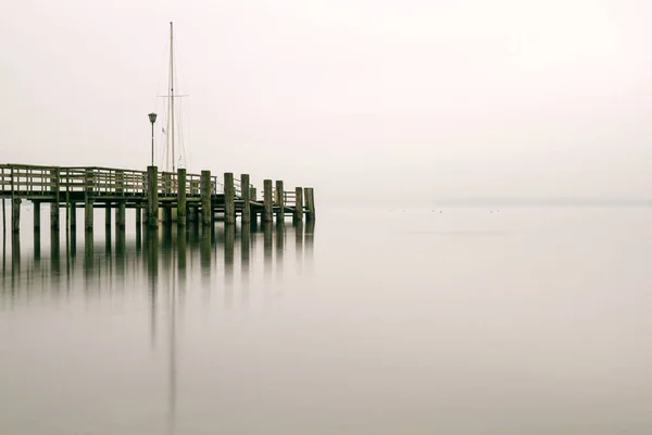 Steg Chiemsee Nebelstimmung — Stock fotografie