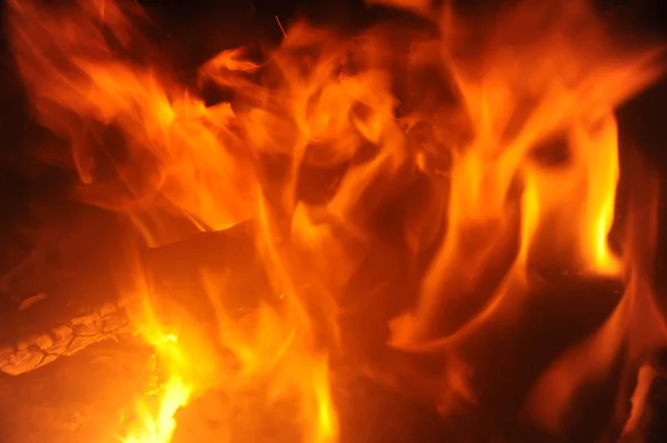 熱い炎 燃える赤い炎 — ストック写真