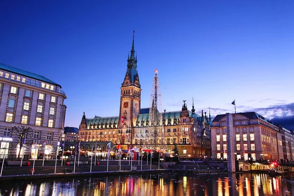 Hamburg Municipio Con Mercatino Natale 2012 — Foto Stock