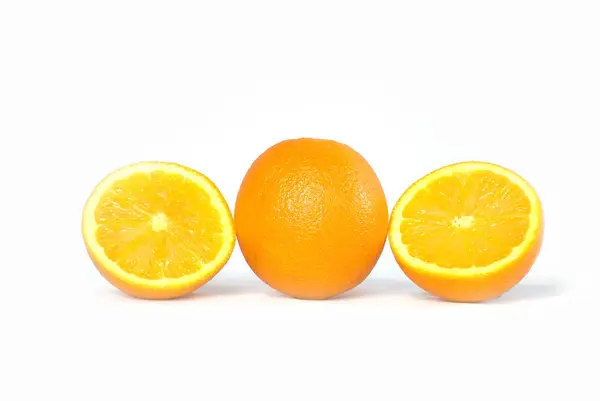 Laranja Fresca Isolada Branco — Fotografia de Stock