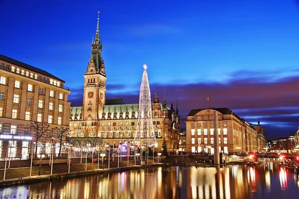 Hamburgs Stadshus Med Julmarknad 2012 — Stockfoto