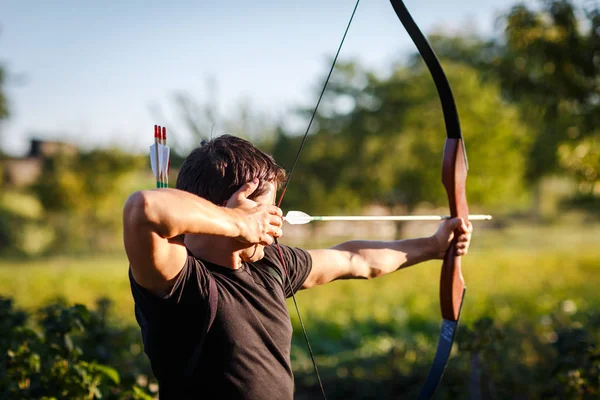 Treinamento Jovem Arqueiro Com Arco — Fotografia de Stock