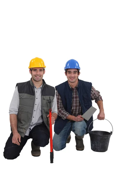 Dwóch Uśmiechniętych Robotników Budowlanych — Zdjęcie stockowe