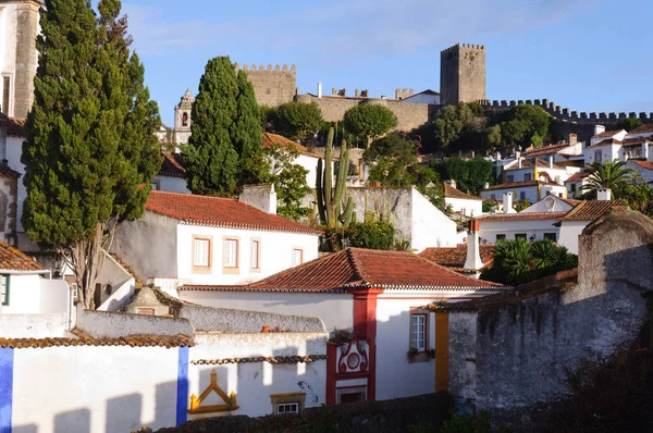 Casas Medievais Antiga Cidade Obidos Portugal Com Muralhas Castelo Fundo — Fotografia de Stock