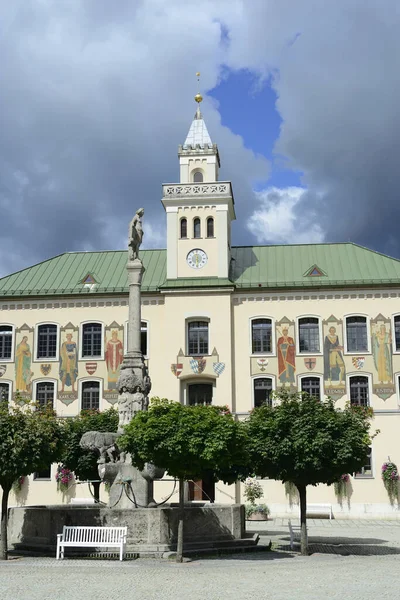 Rathaus Von Bad Reichenhall Deutschland Mit Brunnen — Stockfoto