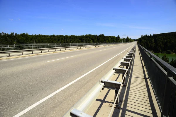 Бетонный Автодорожный Мост Через Реку Названием Лех Играл Германии Баварии — стоковое фото