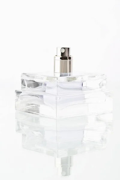 Frasco Perfume Isolado Sobre Fundo Branco — Fotografia de Stock