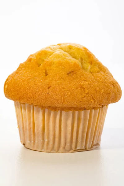 Nahaufnahme Eines Muffinkekses Mit Schokoladenstücken Auf Weißem Hintergrund — Stockfoto