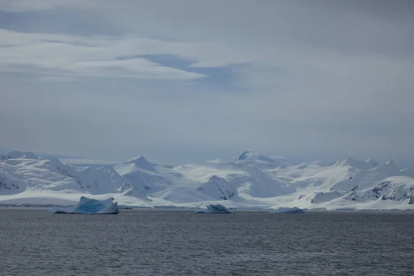 Білий Заморожений Айсберг Лід Холод — стокове фото