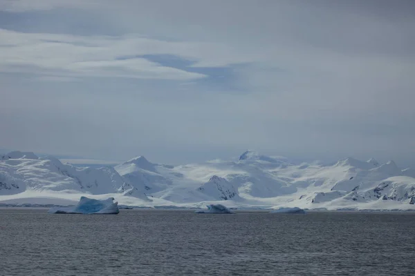 Iceberg Congelado Branco Gelo Frio — Fotografia de Stock