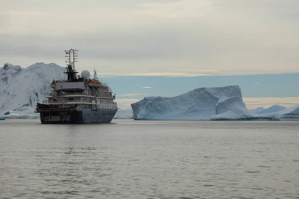 Gletscherlagune Weißer Gefrorener Eisberg Klimawandel — Stockfoto