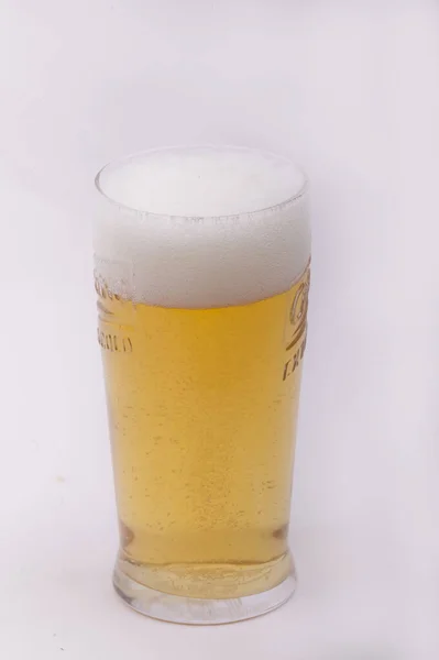 Verre Bière Sur Fond Blanc — Photo