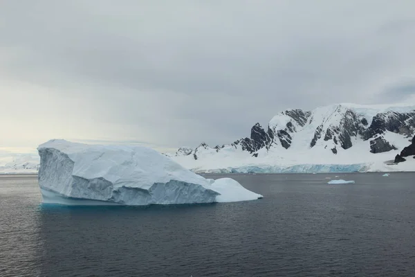 Lagon Glaciaire Iceberg Gelé Blanc Changement Climatique — Photo