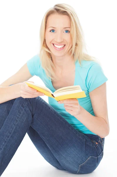 Young Woman Reading Book — Stock Photo, Image