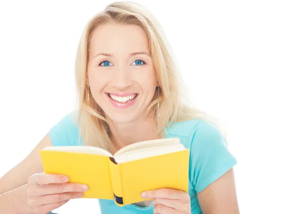 Jonge Vrouw Leest Een Boek — Stockfoto