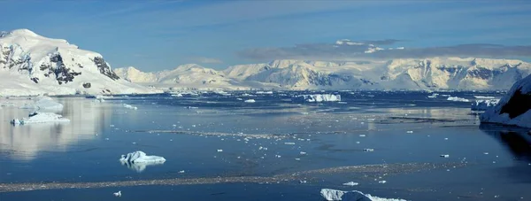 Белый Замороженный Айсберг Лед Холод — стоковое фото