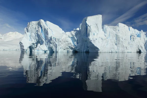 南極の美しい山々や — ストック写真