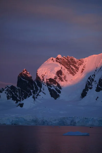 Исландский Лед Арктический Айсберг — стоковое фото